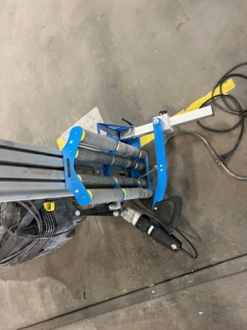 985171-7 Cutting bench with tin shears and coarse vacuum cleaner Lindab