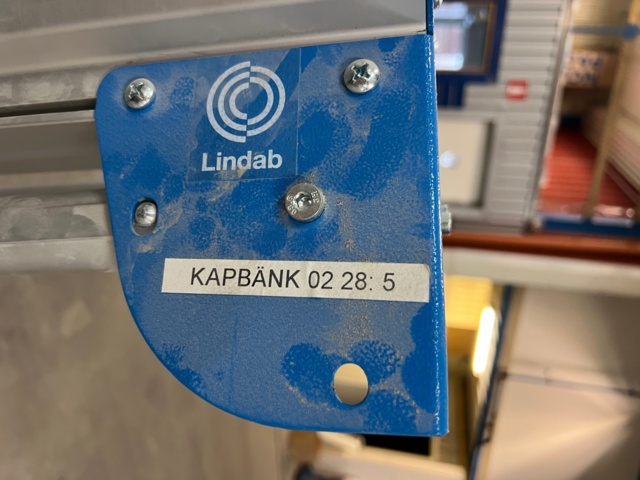 985171-11 Cutting bench with tin shears and coarse vacuum cleaner Lindab