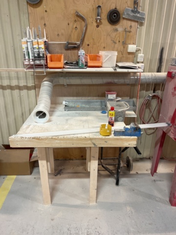 985225-4 Blasting station with extraction and bench