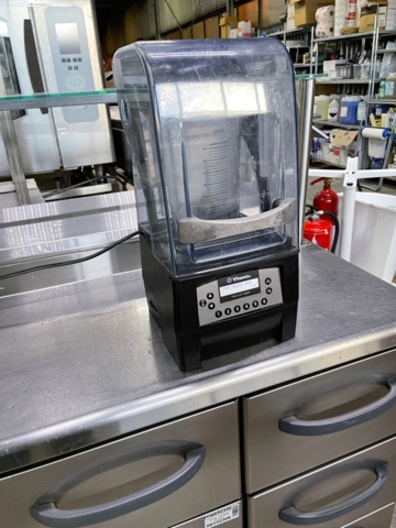 897710-2 Vitamixer "The Quiet One" from 2019. Tested, works well