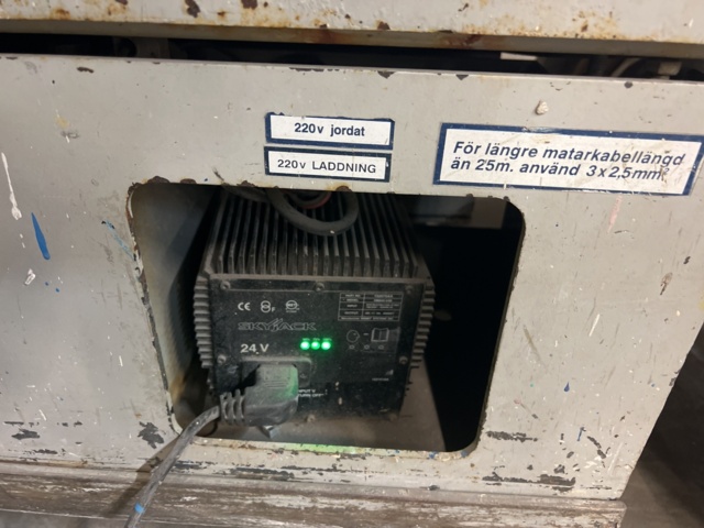 985290-5 Scissor lift SkyJack SJ III - 3220 -1999