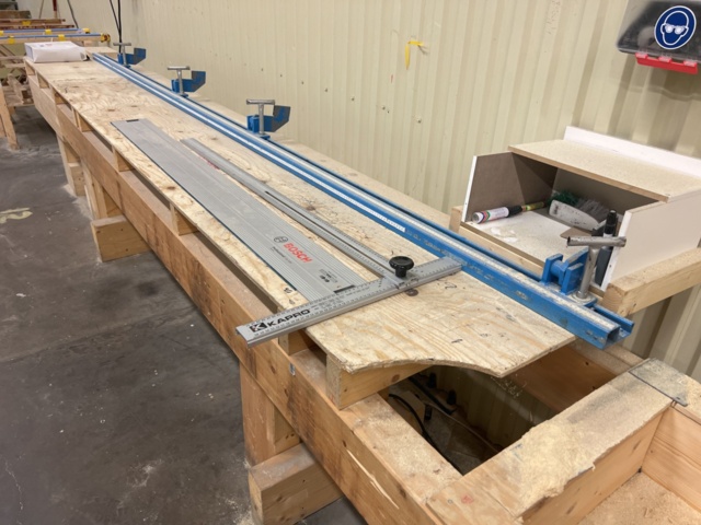 985299-4 Saw bench, cutting rail, work stands and building center