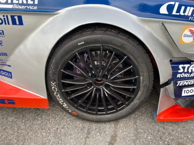 991230-13 Racing car Volvo 240 T5