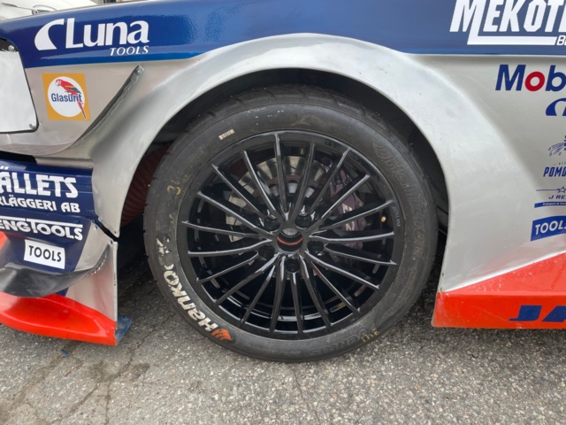 991230-19 Racing car Volvo 240 T5