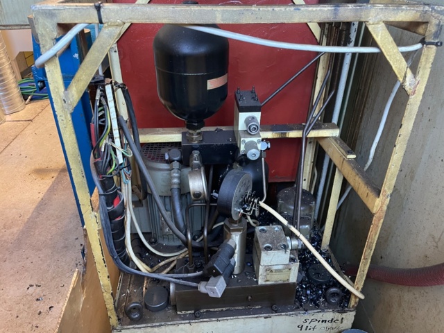 991235-23 Mill Tos FGS 40 NC BT50 1800rpm - 1985