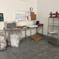980908-1 Packing bench and display counter