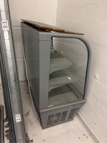 980908-5 Packing bench and display counter