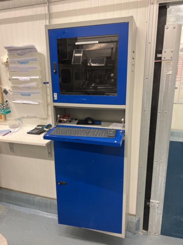 980857-1 Computer cabinet Intra.se with screen