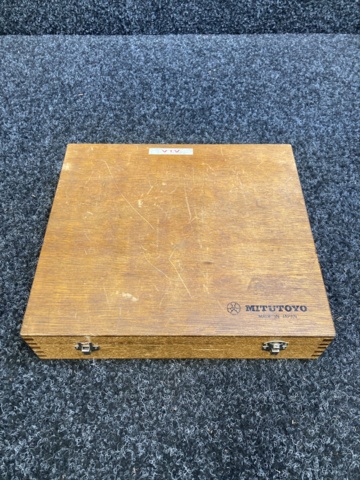 995181-8 3-point micrometers