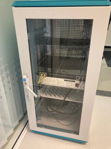 990741-2 Rittal datakaappi