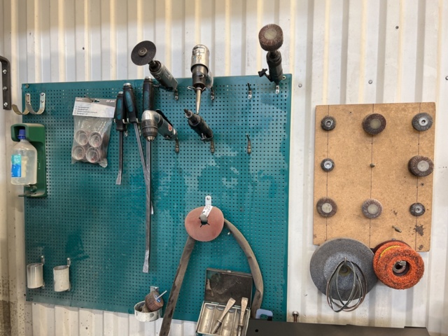 962716-1 Collection of pneumatic grinding tools