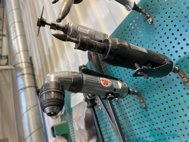 962716-4 Collection of pneumatic grinding tools