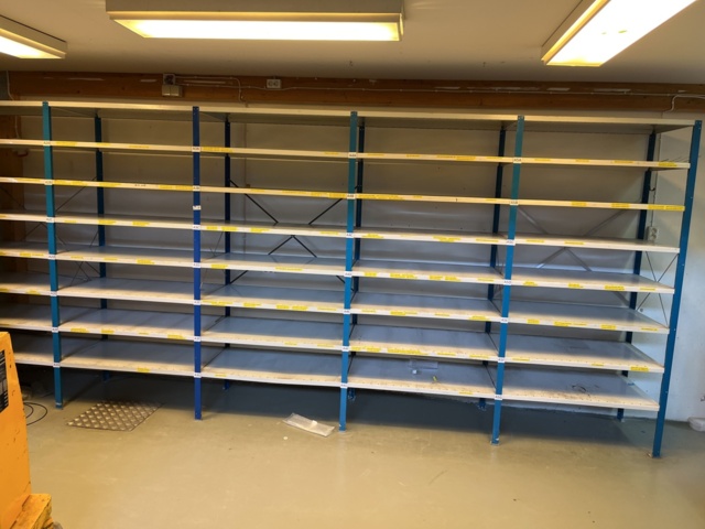 962722-2 Storage shelves, packing table & digital table scale