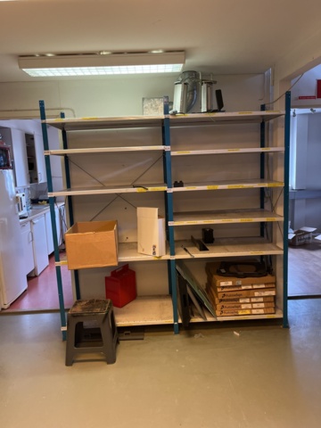 962722-4 Storage shelves, packing table & digital table scale