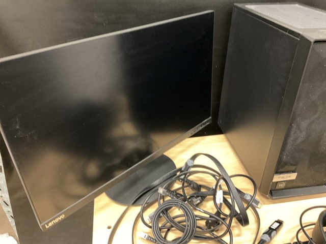 961884-2 Gaming computer with 2 screens