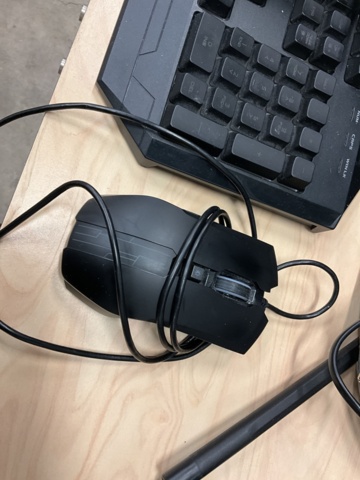 961884-6 Gaming computer with 2 screens