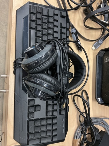 961884-7 Gaming computer with 2 screens