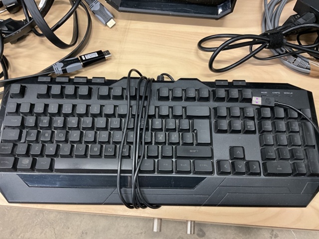 961884-15 Gaming computer with 2 screens