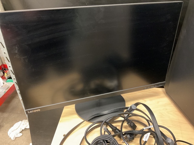 961884-18 Gaming computer with 2 screens