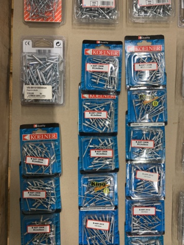 1000530-3 Assortment with pop rivets