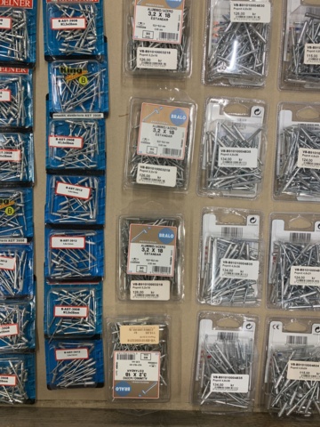 1000530-5 Assortment with pop rivets