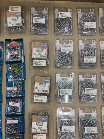 1000530-6 Assortment with pop rivets