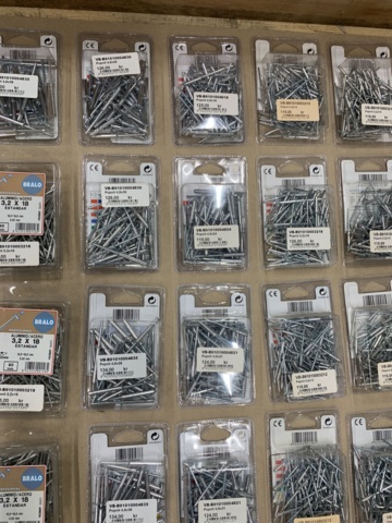 1000530-7 Assortment with pop rivets