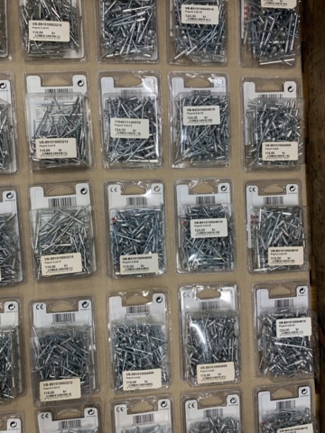 1000530-11 Assortment with pop rivets
