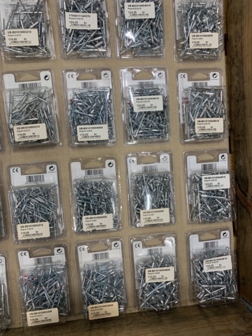 1000530-12 Assortment with pop rivets