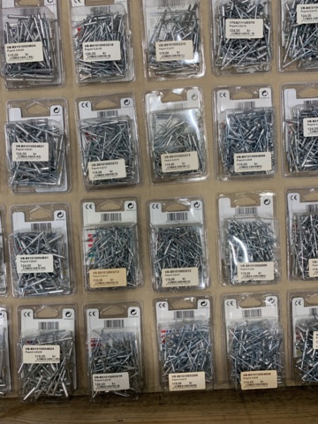 1000530-13 Assortment with pop rivets