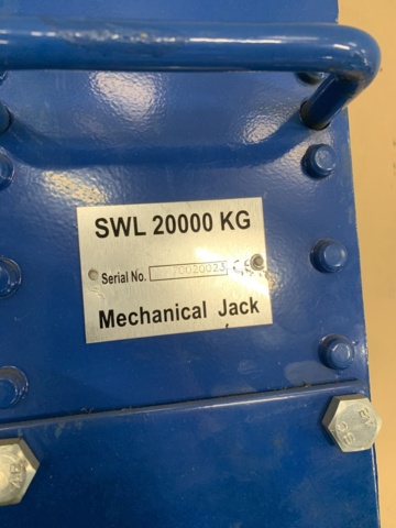 1000584-3 Rack and pinion jack SWL 20000 kg