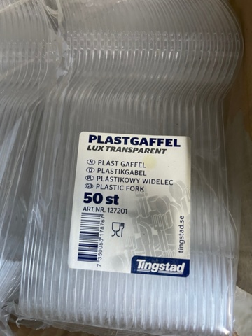 897746-3 Lot of disposable plates, see pictures, cutlery, paper straws, serviettes