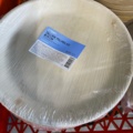 897746-4 Lot of disposable plates, see pictures, cutlery, paper straws, serviettes