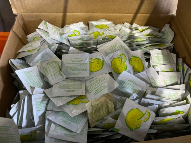 897746-8 Lot of disposable plates, see pictures, cutlery, paper straws, serviettes