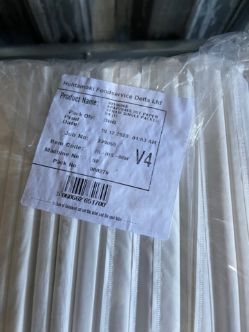 897746-11 Lot of disposable plates, see pictures, cutlery, paper straws, serviettes