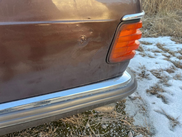 993526-9 Mercedes-Benz 380 SEC - 1983