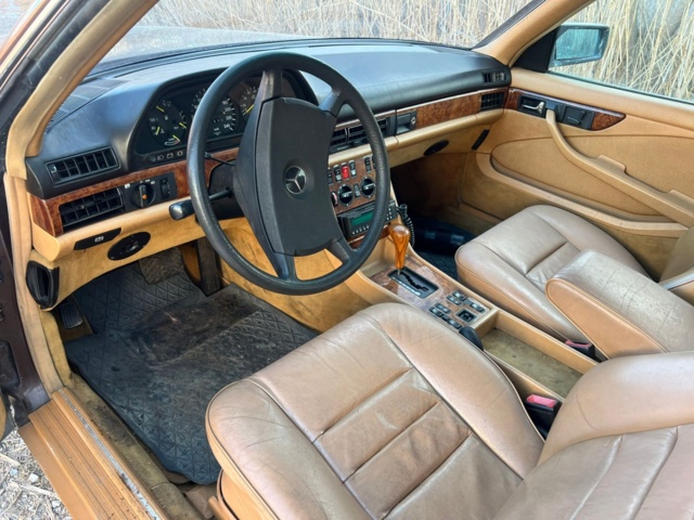 993526-10 Mercedes-Benz 380 SEC - 1983