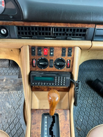 993526-13 Mercedes-Benz 380 SEC - 1983