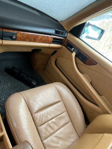 993526-16 Mercedes-Benz 380 SEC - 1983