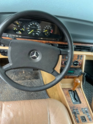 993526-19 Mercedes-Benz 380 SEC - 1983