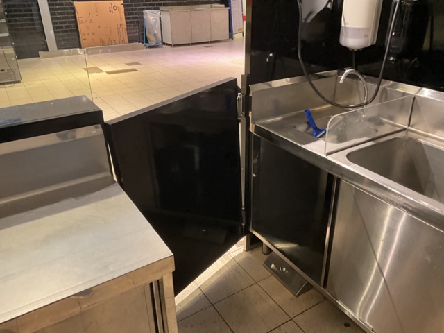 961903-13 Complete Sushi Bar