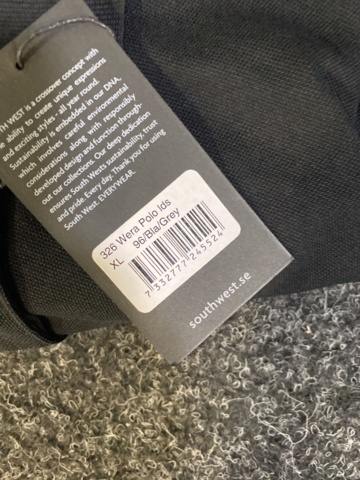 1002609-2 Assortment of work clothes