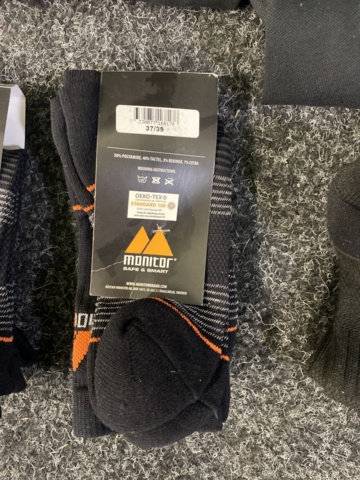 1002609-5 Assortment of work clothes