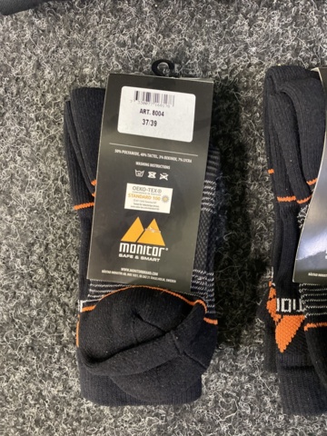 1002609-6 Assortment of work clothes