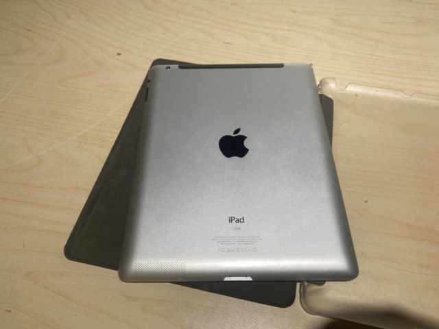 957776-3 iPad 16GB Wi-Fi + Cellular (3rd generation)
