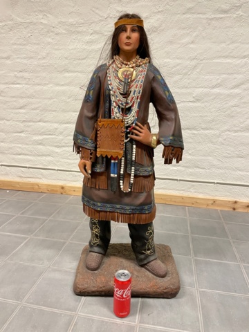 1003386-2 Indian woman