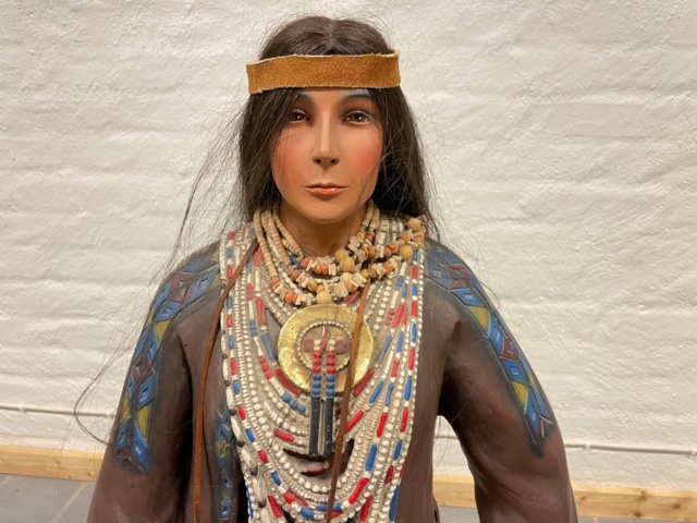 1003386-4 Indian woman