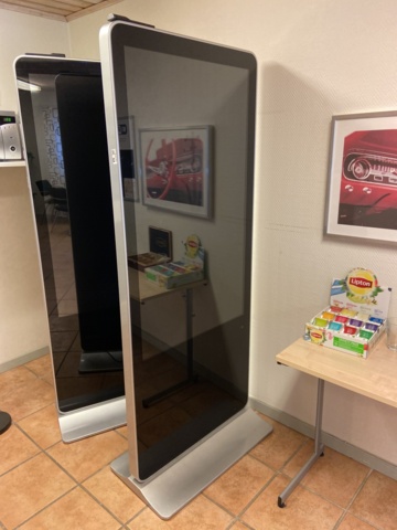 1001078-1 Advertising screen Hushida