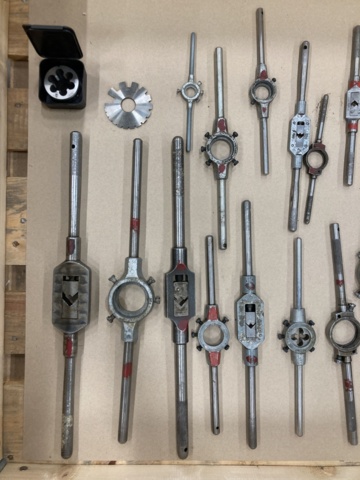 1001064-2 Threaded cut holders