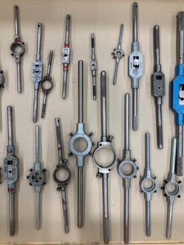 1001064-3 Threaded cut holders